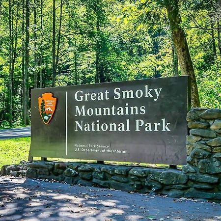 Breathtaking Views Of The Smokies, 3 Mins To Gatlinburg Villa Eksteriør billede