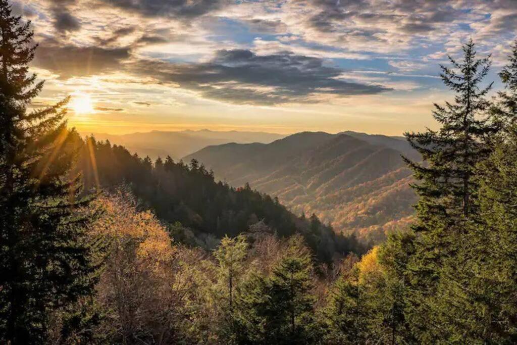 Breathtaking Views Of The Smokies, 3 Mins To Gatlinburg Villa Eksteriør billede